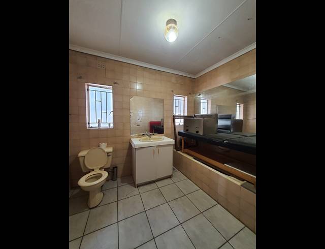 5 BEDROOM FREEHOLD FOR SALE IN NOORDWYK